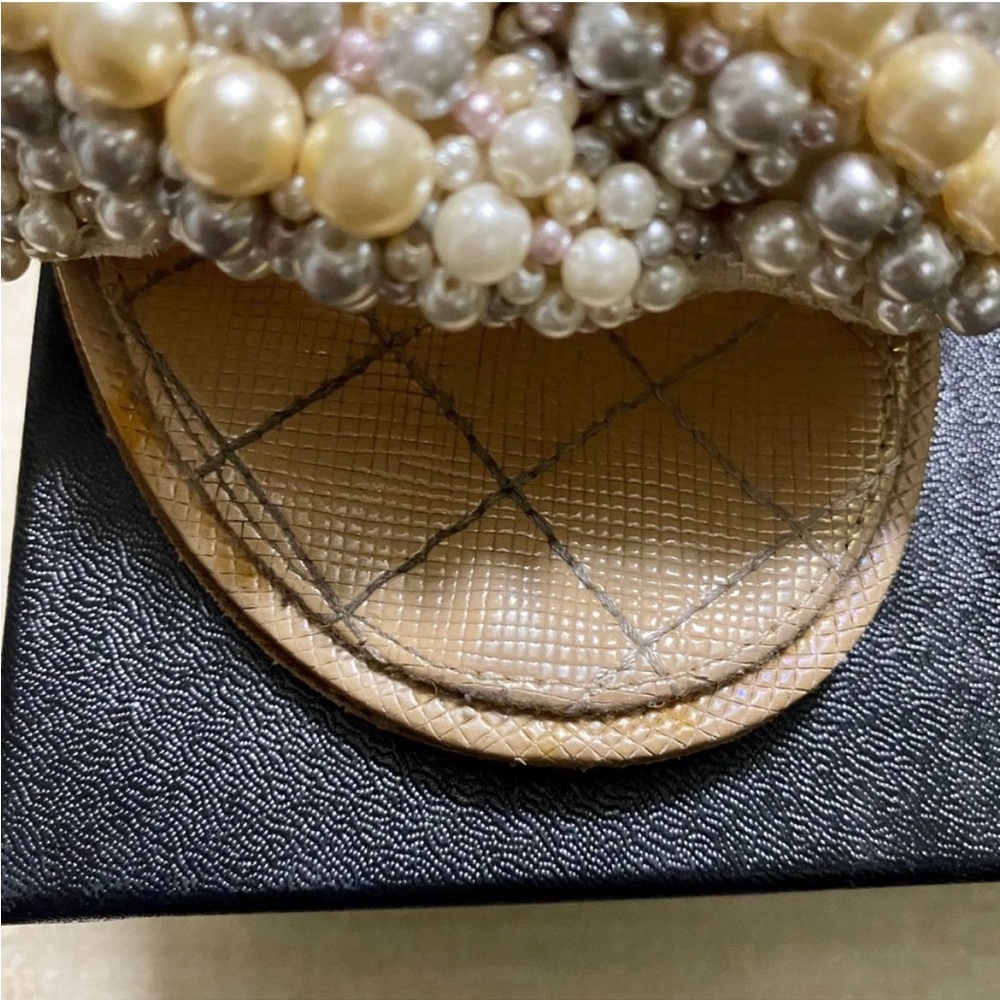 CHANEL AUTHENTIC CASCADE OF PEARLS MULES - Picture 4 of 13